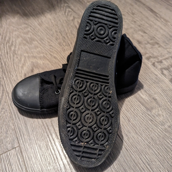 Converse-style Women's Shoes - Picture 2 of 3